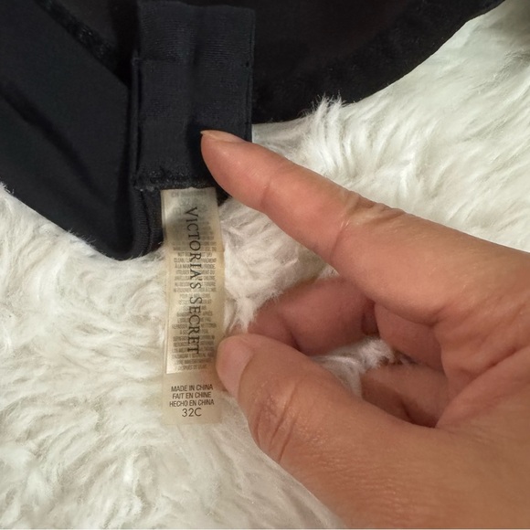 Victoria's Secret Black Bikini Top Size 32C - Picture 6 of 9